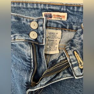 Woman’s Faded Glory Capri Crop Sz 14, 99 cotton 1 spandex. Roll hem up/down.